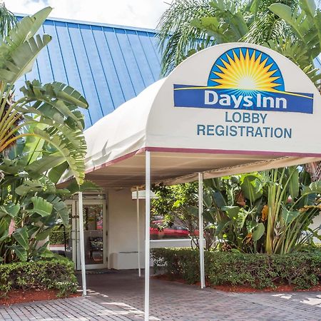 Days Inn By Wyndham เวสต์ปาล์มบีช ภายนอก รูปภาพ