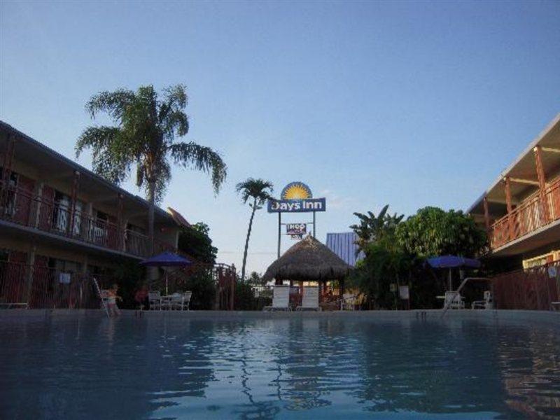 Days Inn By Wyndham เวสต์ปาล์มบีช ภายนอก รูปภาพ