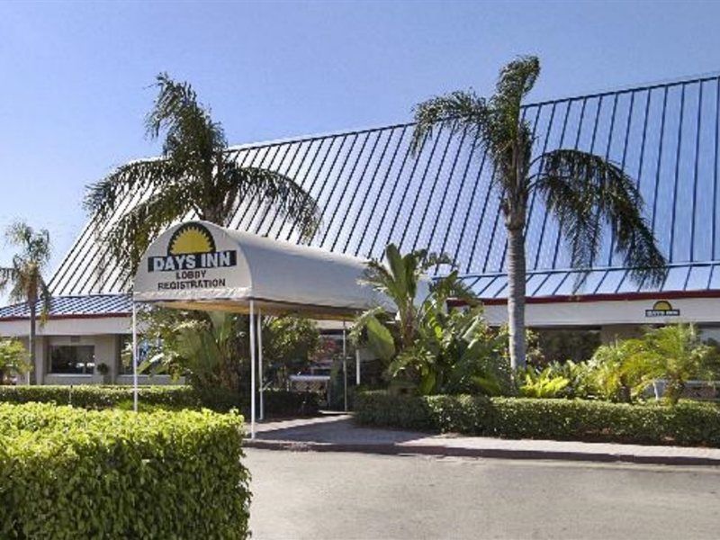 Days Inn By Wyndham เวสต์ปาล์มบีช ภายนอก รูปภาพ